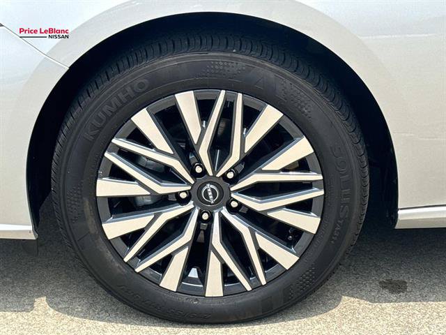 Certified 2025 Nissan Altima 2.5 SV AWD/4WD image 4