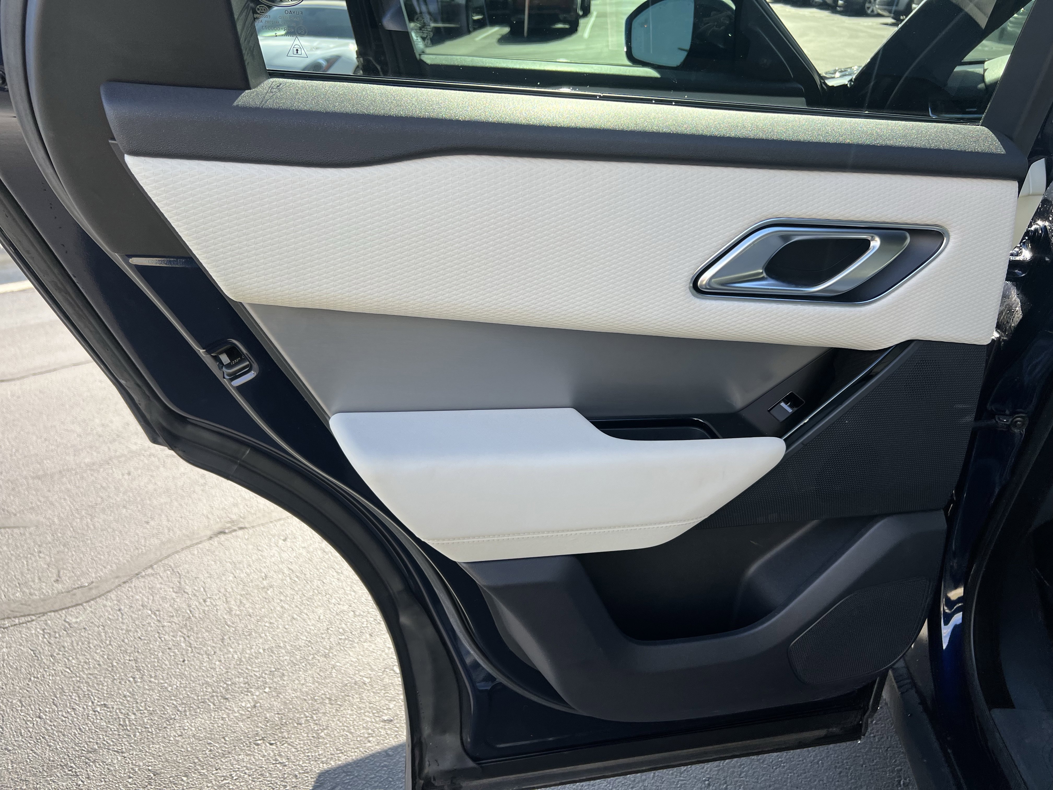 Certified 2022 Land Rover Range Rover Velar R-Dynamic S image 30