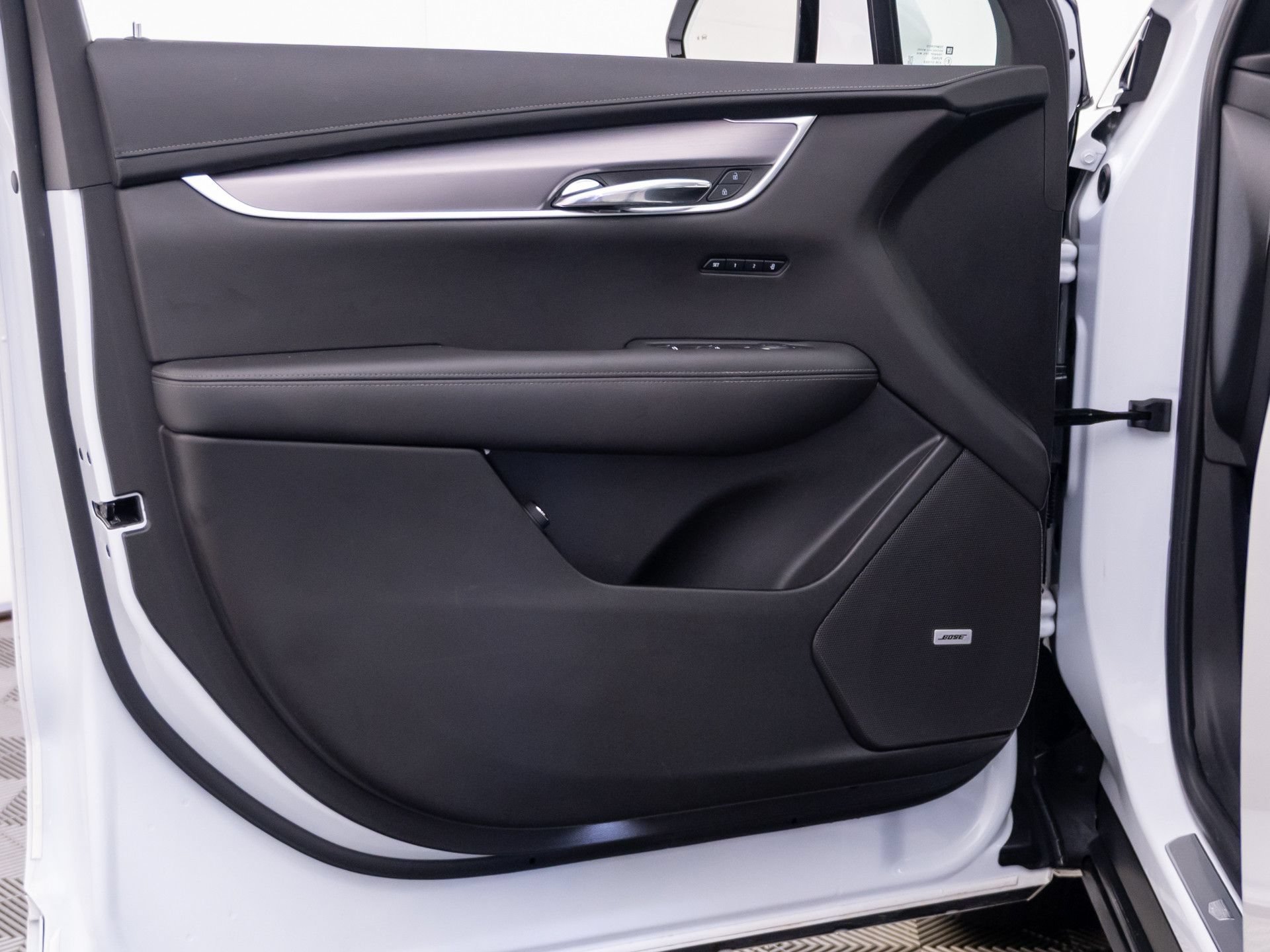 Used 2024 Cadillac XT6 Luxury w/ LPO, Floor Liner Package AWD/4WD image 14