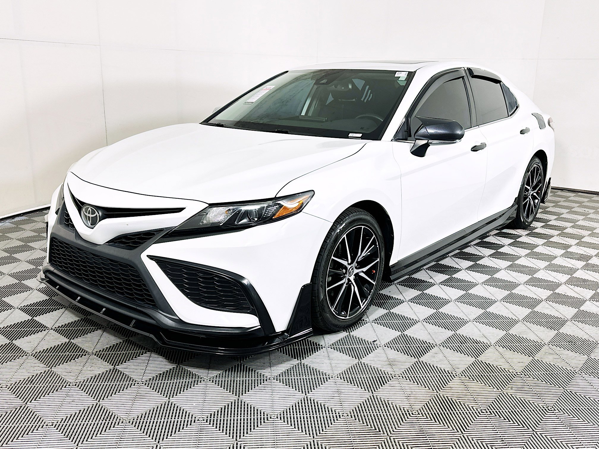 Used 2022 Toyota Camry SE w/ Audio Upgrade Package FWD image 7