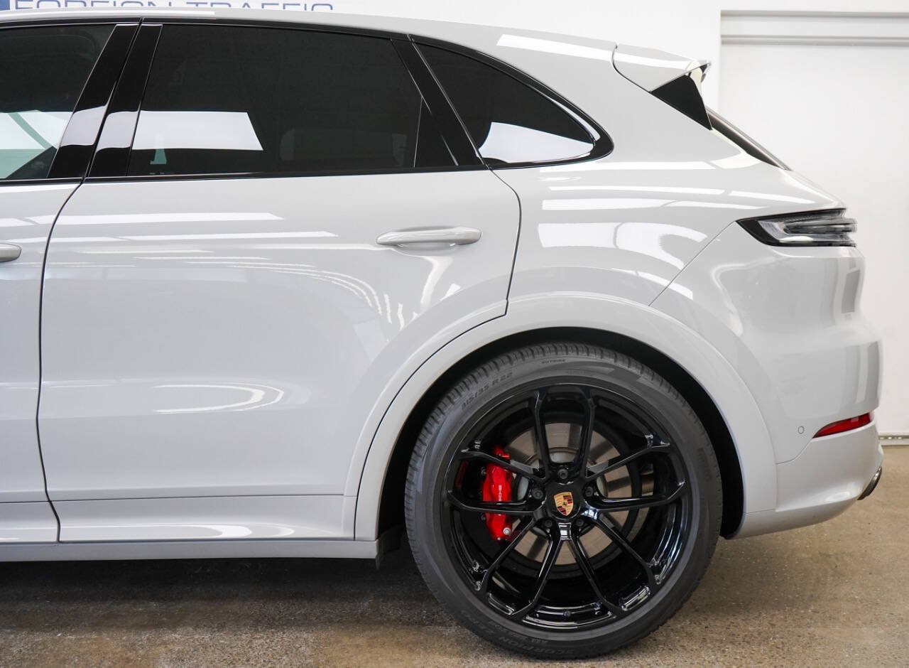 Used 2025 Porsche Cayenne GTS AWD/4WD image 11