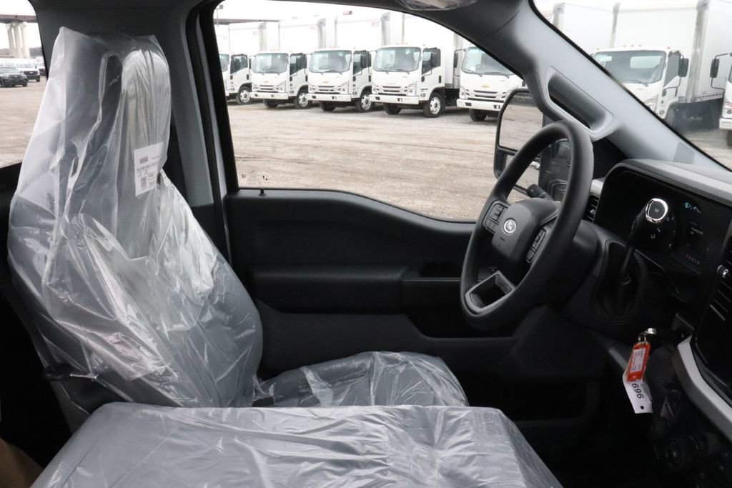 New 2025 Ford F550 4x4 Regular Cab Super Duty image 9