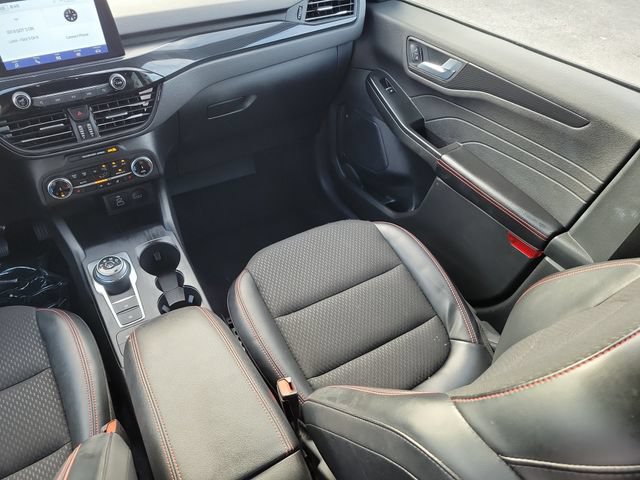 Certified 2025 Ford Escape ST-Line Select AWD/4WD image 16