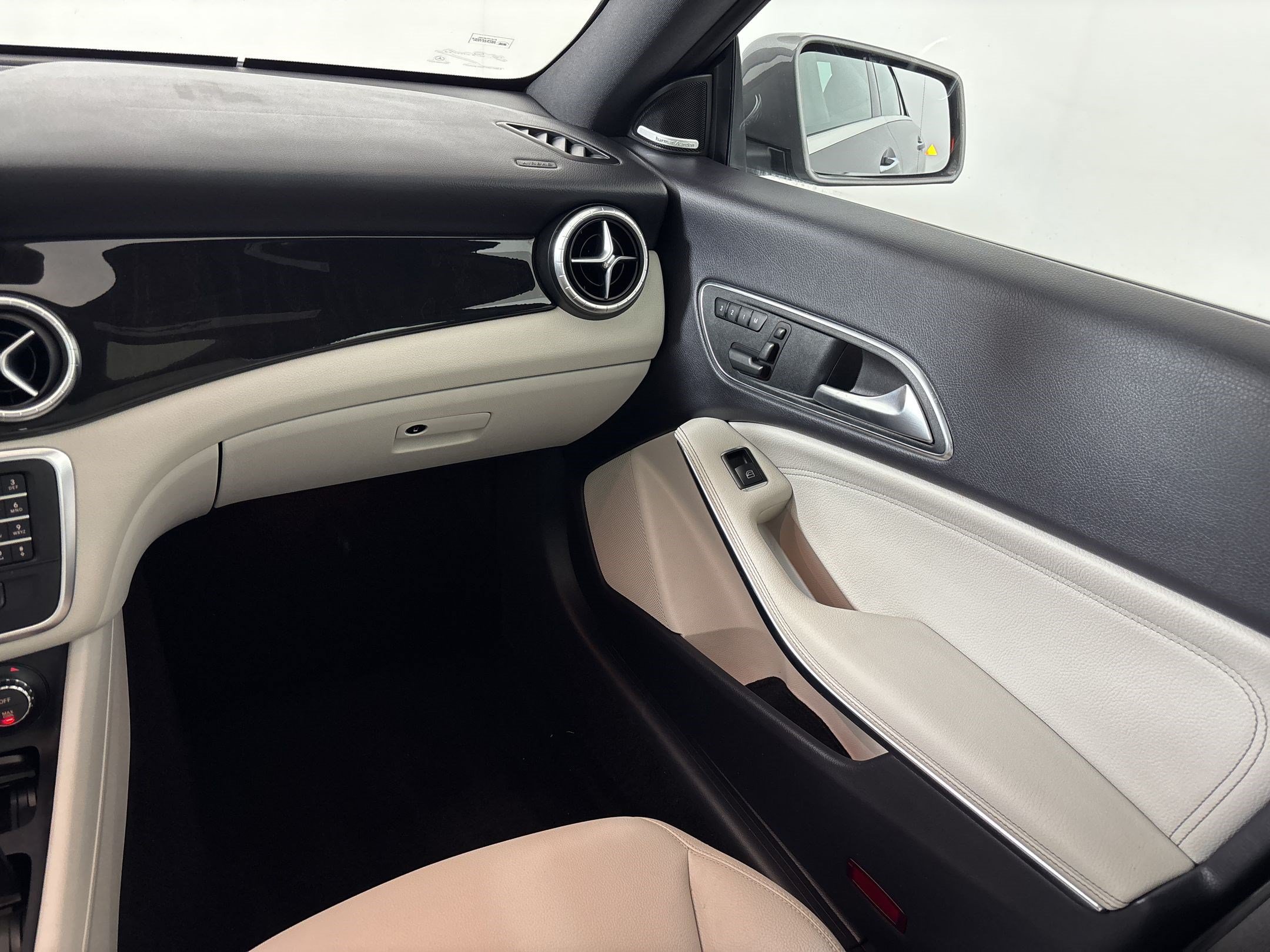 Used 2015 Mercedes-Benz CLA 250 image 29
