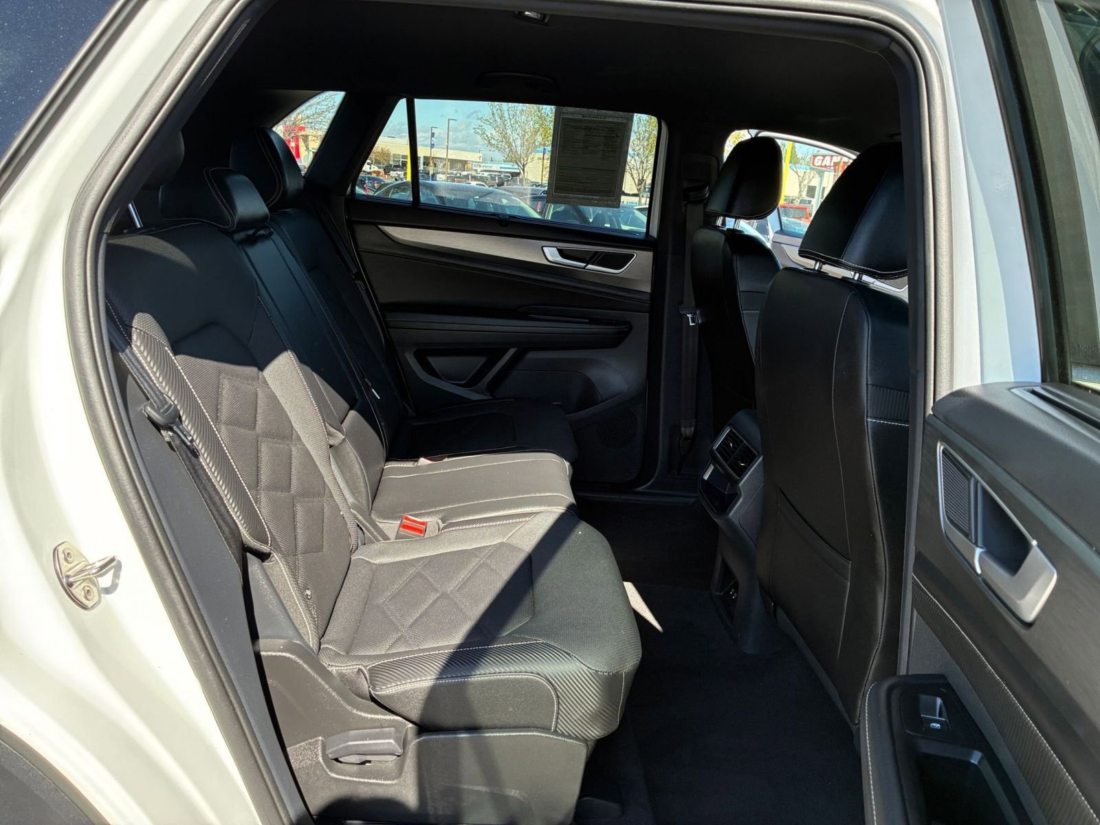 Used 2025 Volkswagen Atlas Cross Sport SE image 28