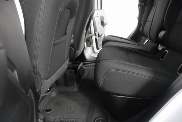 Used 2022 Jeep Gladiator Willys image 16