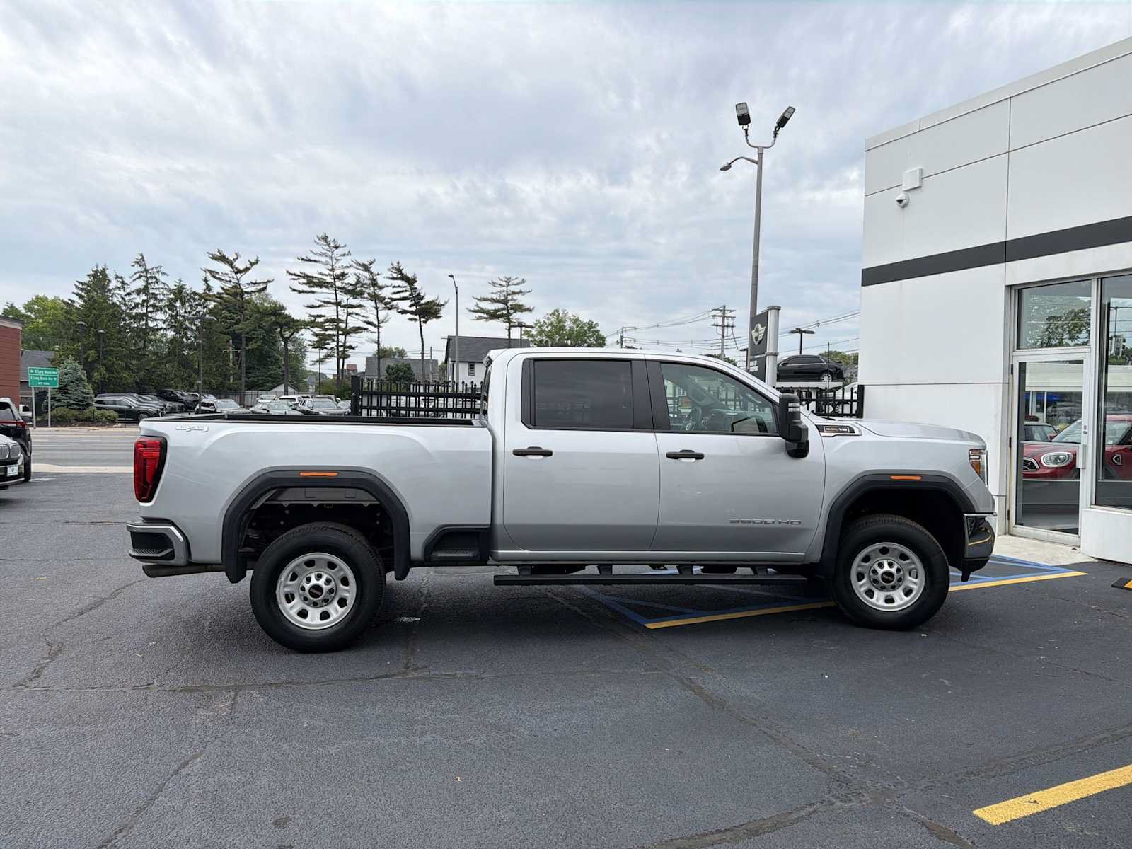 Used 2023 GMC Sierra 3500 Pro w/ Convenience Package AWD/4WD image 7