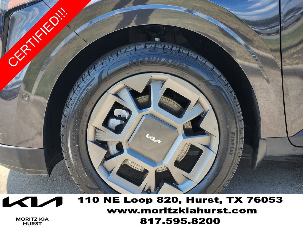 Certified 2025 Kia Carnival SX FWD image 17