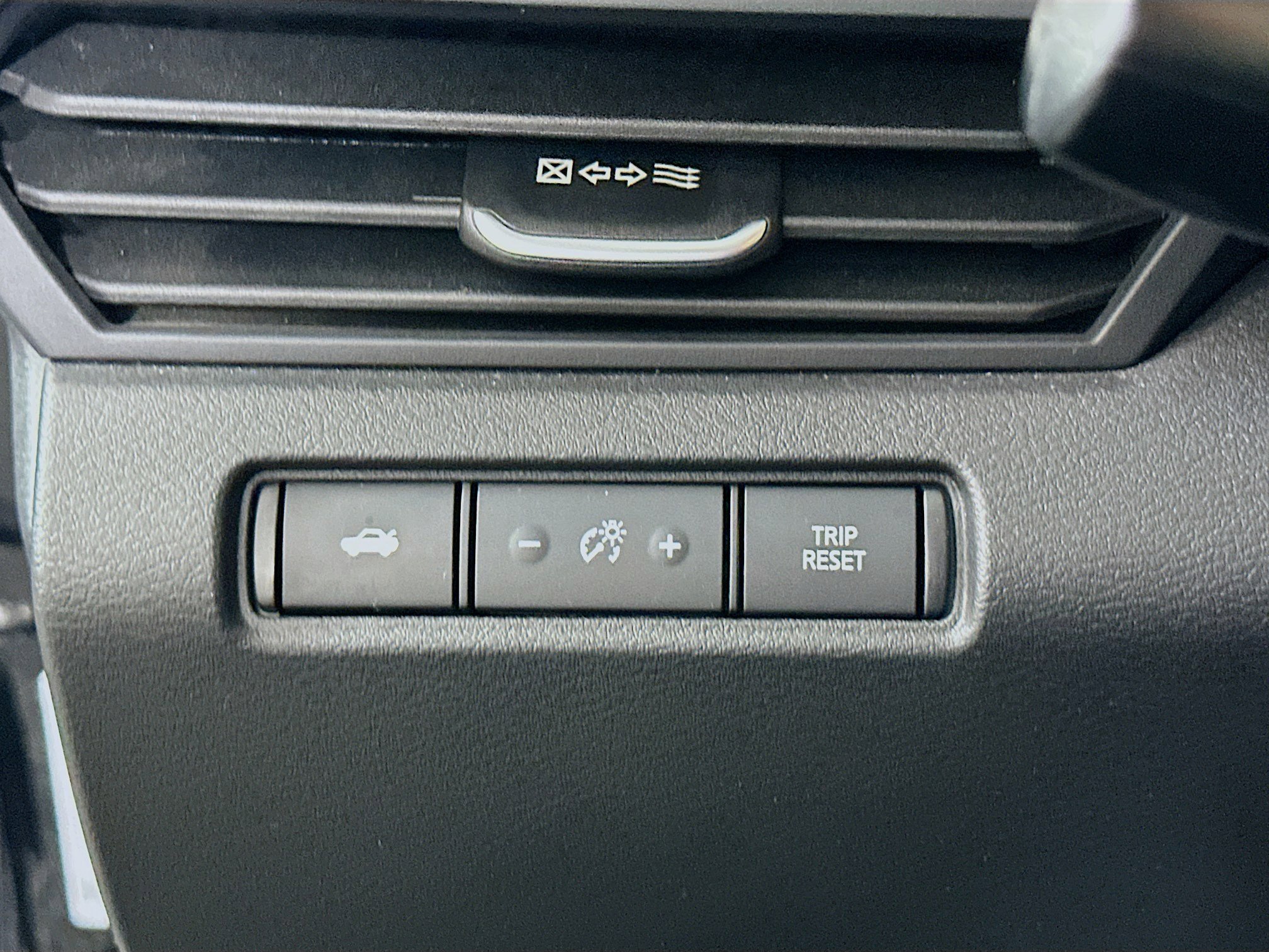 Used 2025 Nissan Altima 2.5 SV FWD image 16