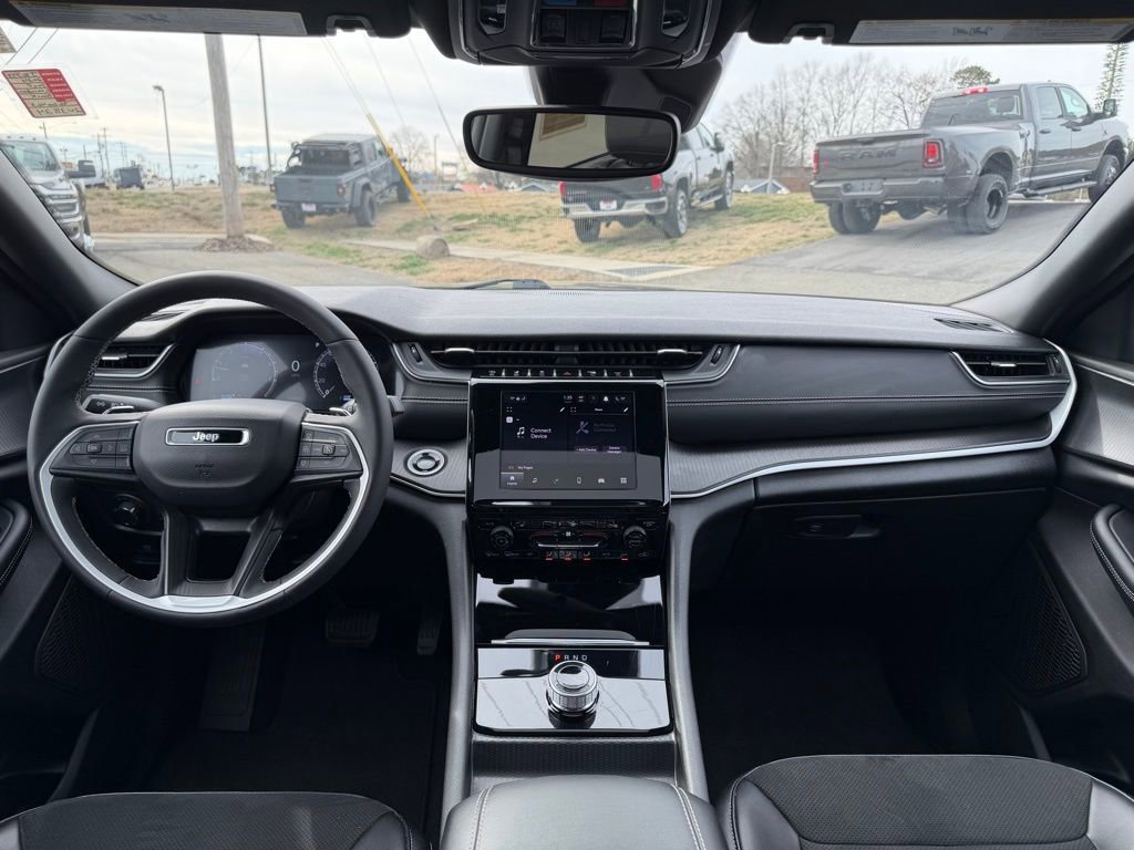 Used 2024 Jeep Grand Cherokee Altitude image 39