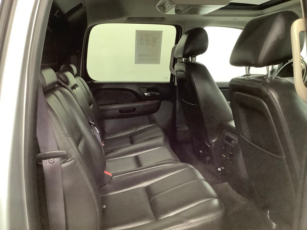 Used 2012 Chevrolet Avalanche LT AWD/4WD image 35