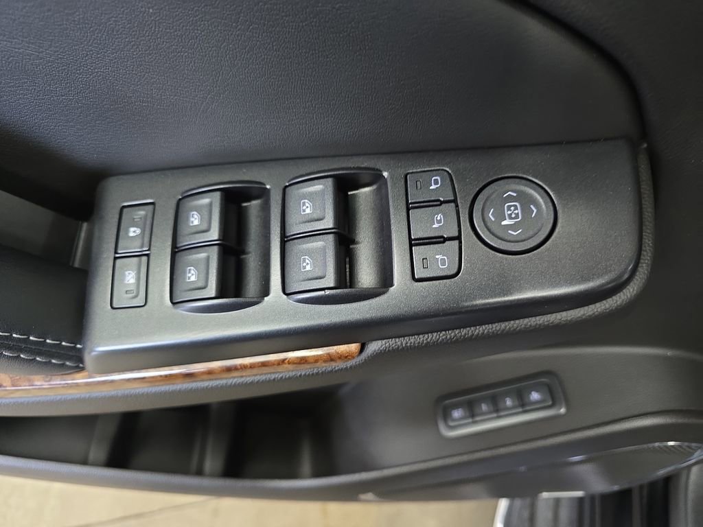 Used 2017 Chevrolet Suburban Premier AWD/4WD image 30