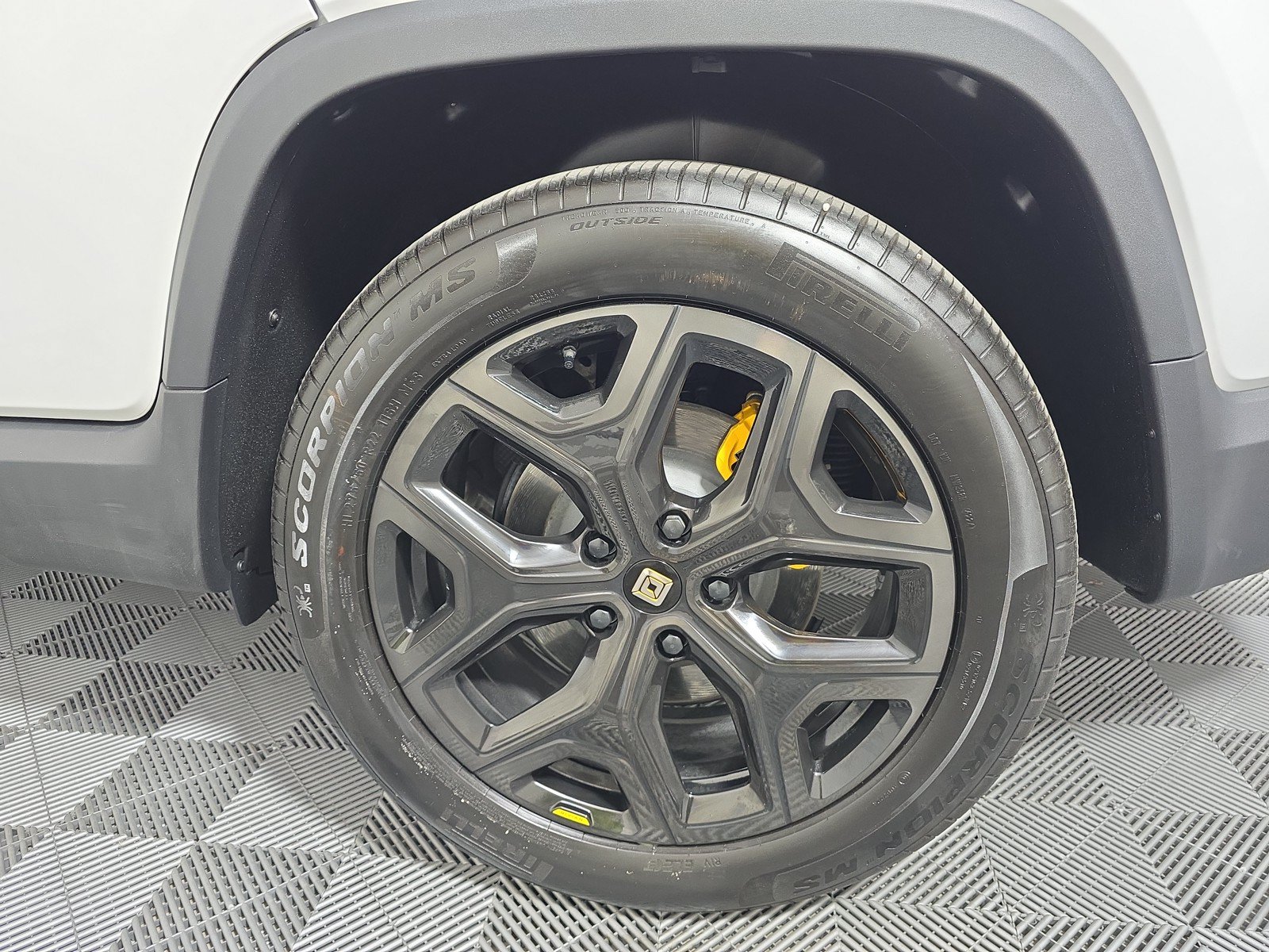 Used 2025 Rivian R1T Premium AWD/4WD image 10