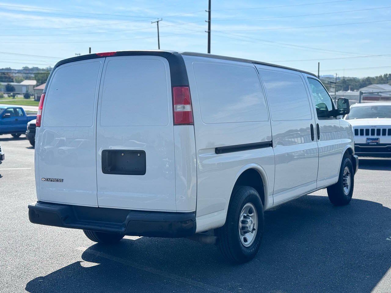 Used 2020 Chevrolet Express 2500 w/ Driver Convenience Package RWD image 4
