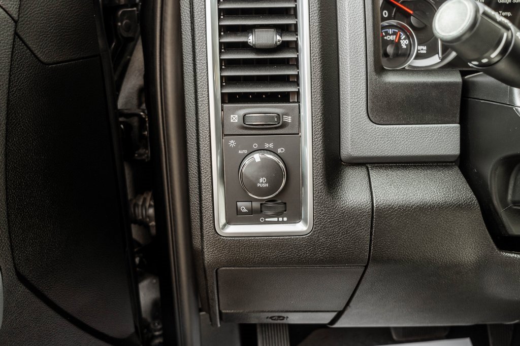 Used 2019 RAM 1500 Classic SLT w/ Black Appearance Group image 17