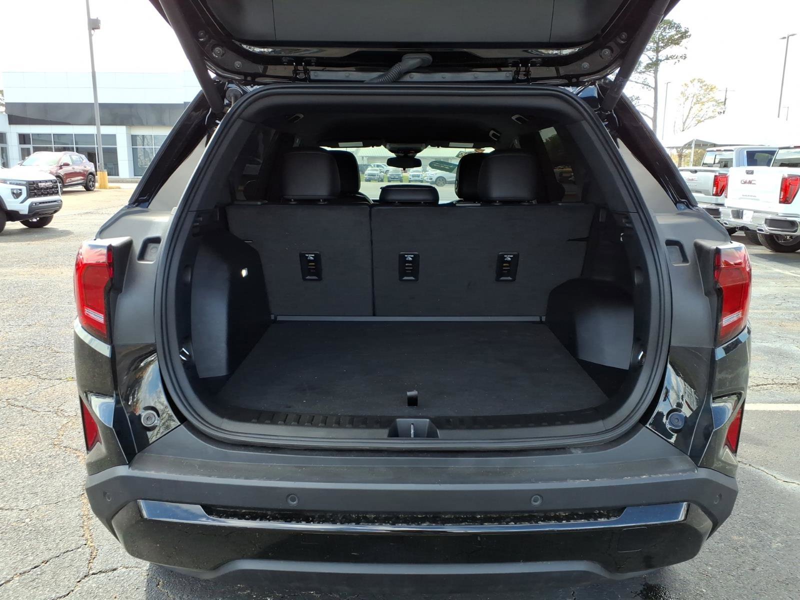 Certified 2025 GMC Terrain Elevation w/ Elevation Premium Package image 5