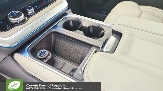 Used 2025 Ford Expedition Platinum w/ Driver's Package image 18