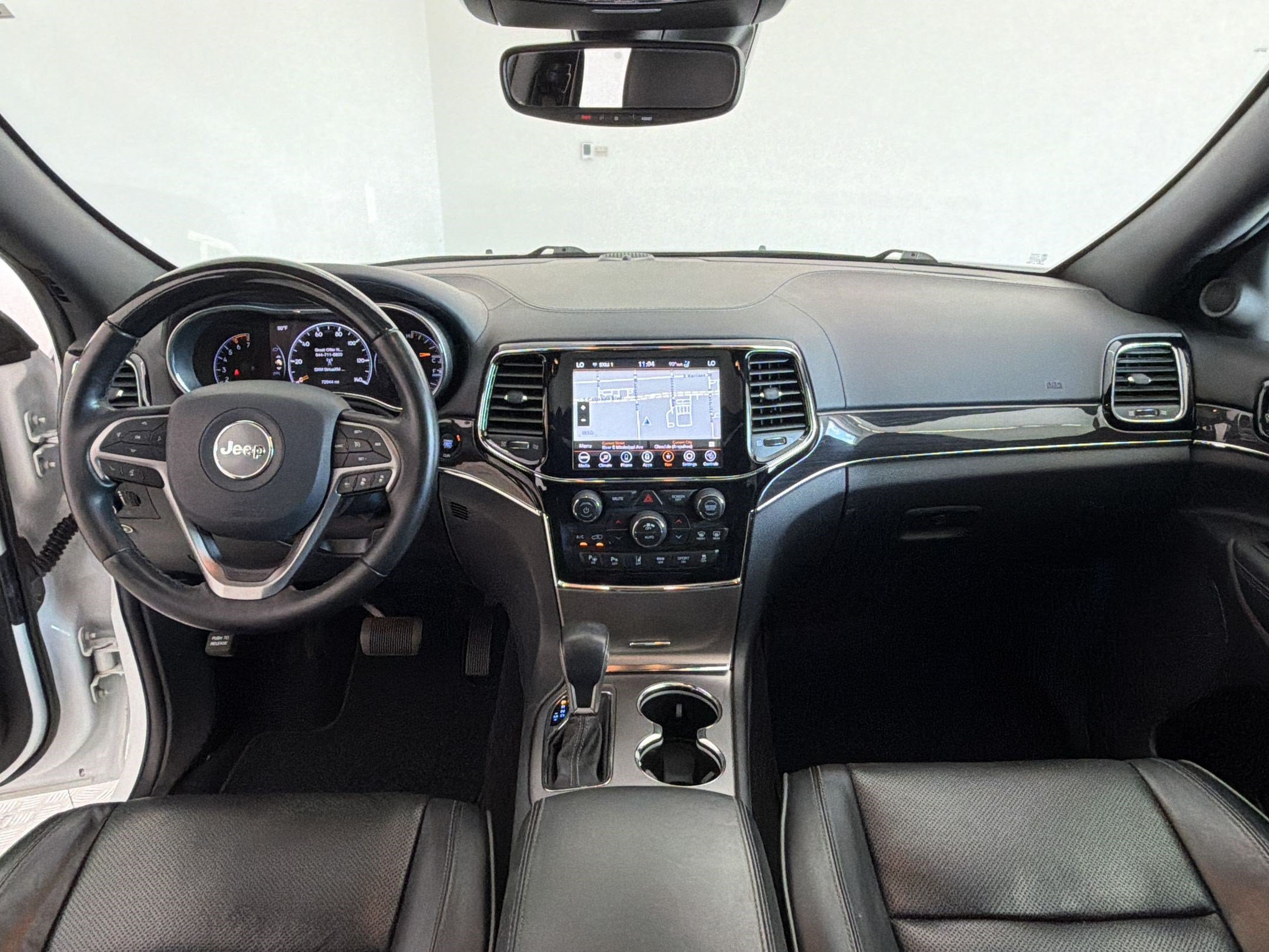 Used 2020 Jeep Grand Cherokee Overland AWD/4WD image 17