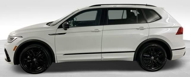 Used 2022 Volkswagen Tiguan SE R-Line AWD/4WD image 5