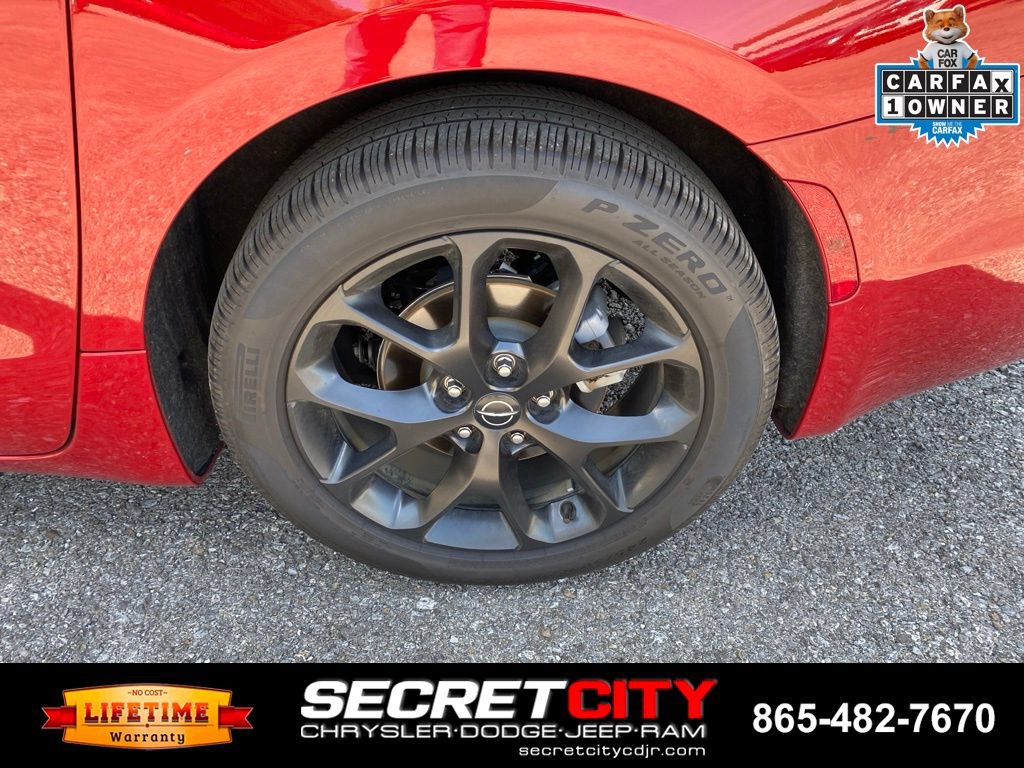 Used 2025 Chrysler Pacifica Limited FWD image 9