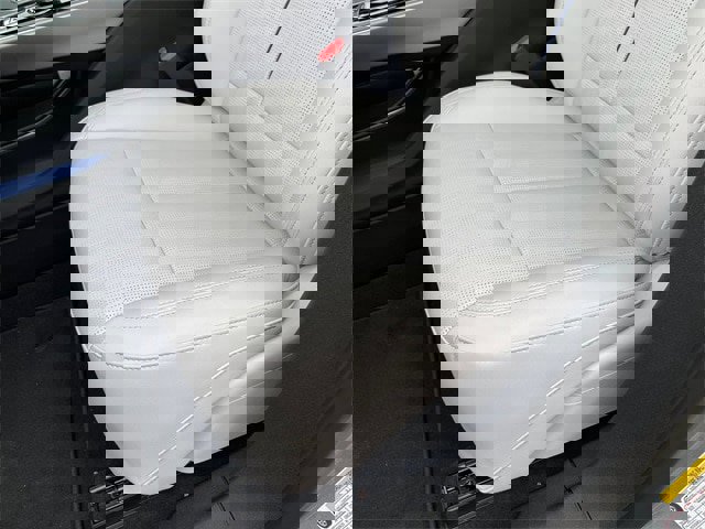 New 2025 Cadillac Lyriq Luxury image 19