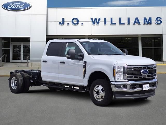 New 2026 Ford F350 XL w/ XL Chrome Package image 1