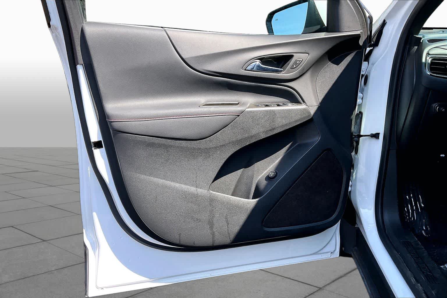 Used 2023 Chevrolet Equinox RS FWD image 22