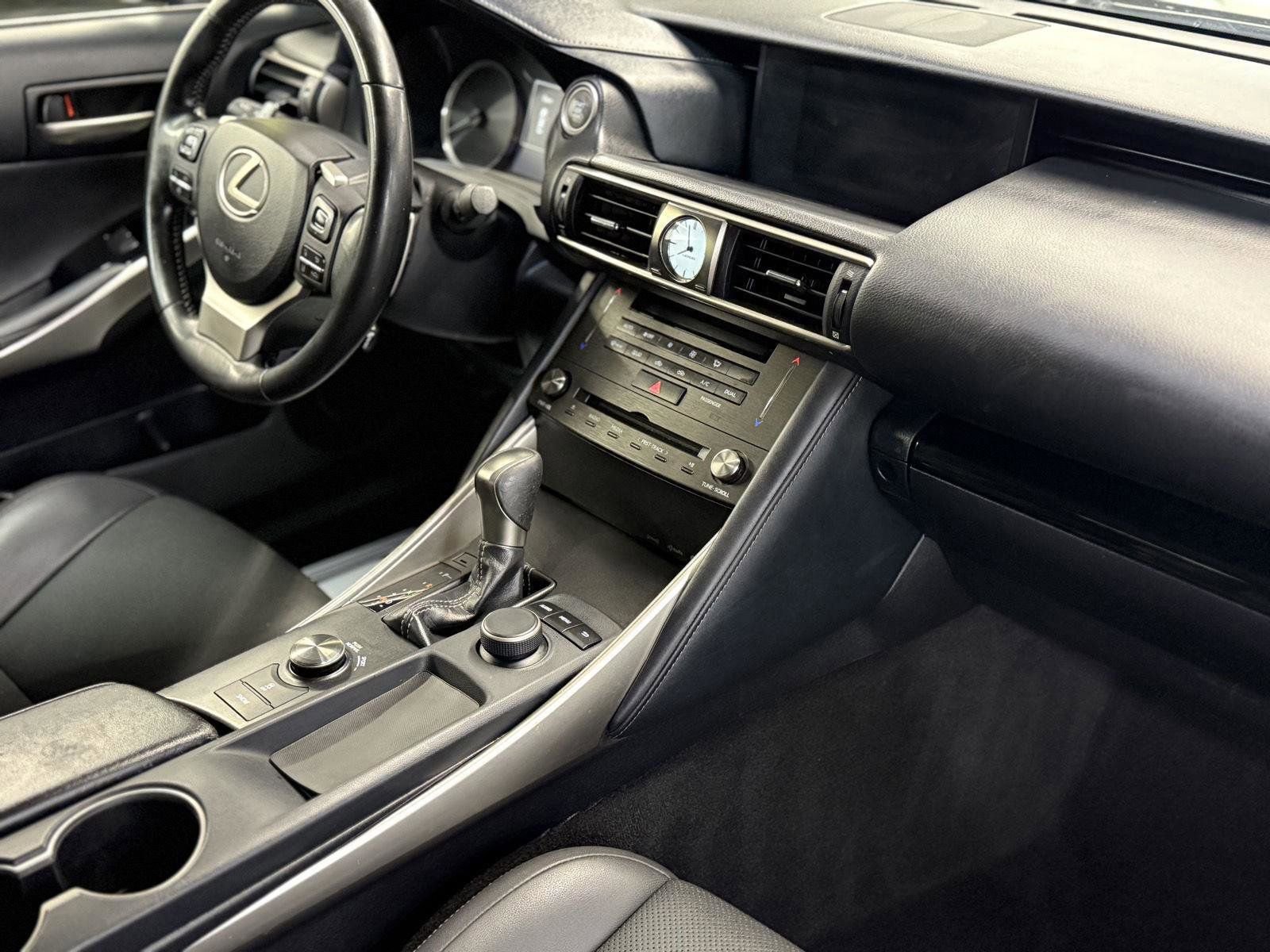 Used 2020 Lexus IS 300 image 13