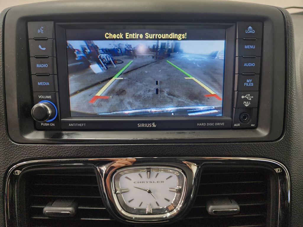 Used 2014 Chrysler Town & Country Touring image 19