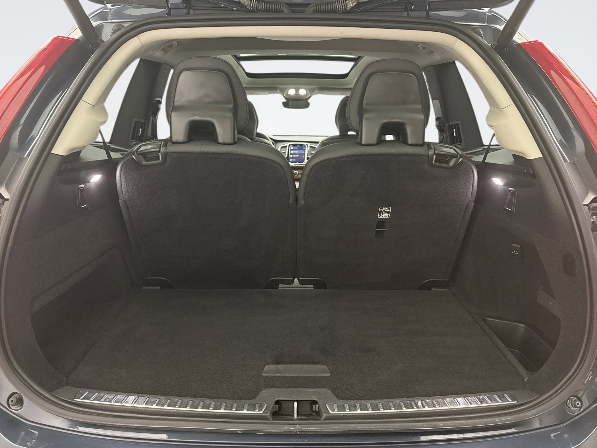 Used 2023 Volvo XC90 B6 Plus image 24