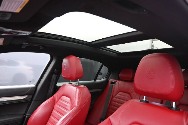 Used 2022 Alfa Romeo Stelvio Veloce AWD/4WD image 14