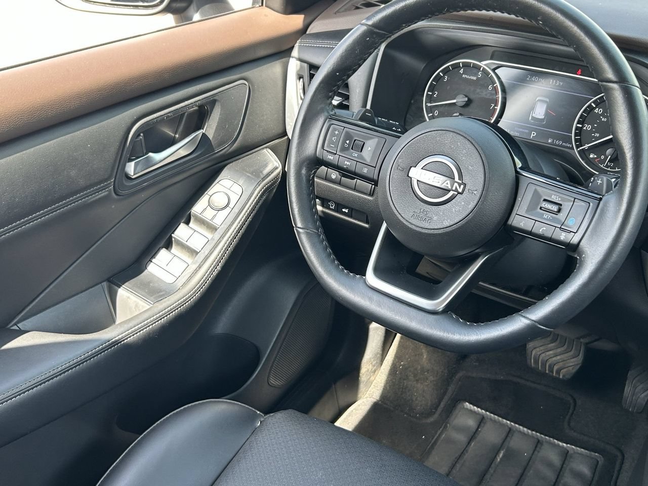 Used 2023 Nissan Rogue SV w/ SV Premium B Package FWD image 17