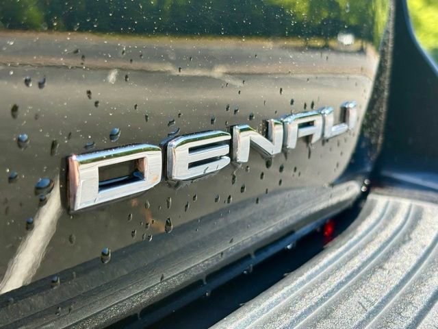 Used 2024 GMC Yukon Denali w/ Advanced Technology Package AWD/4WD image 15