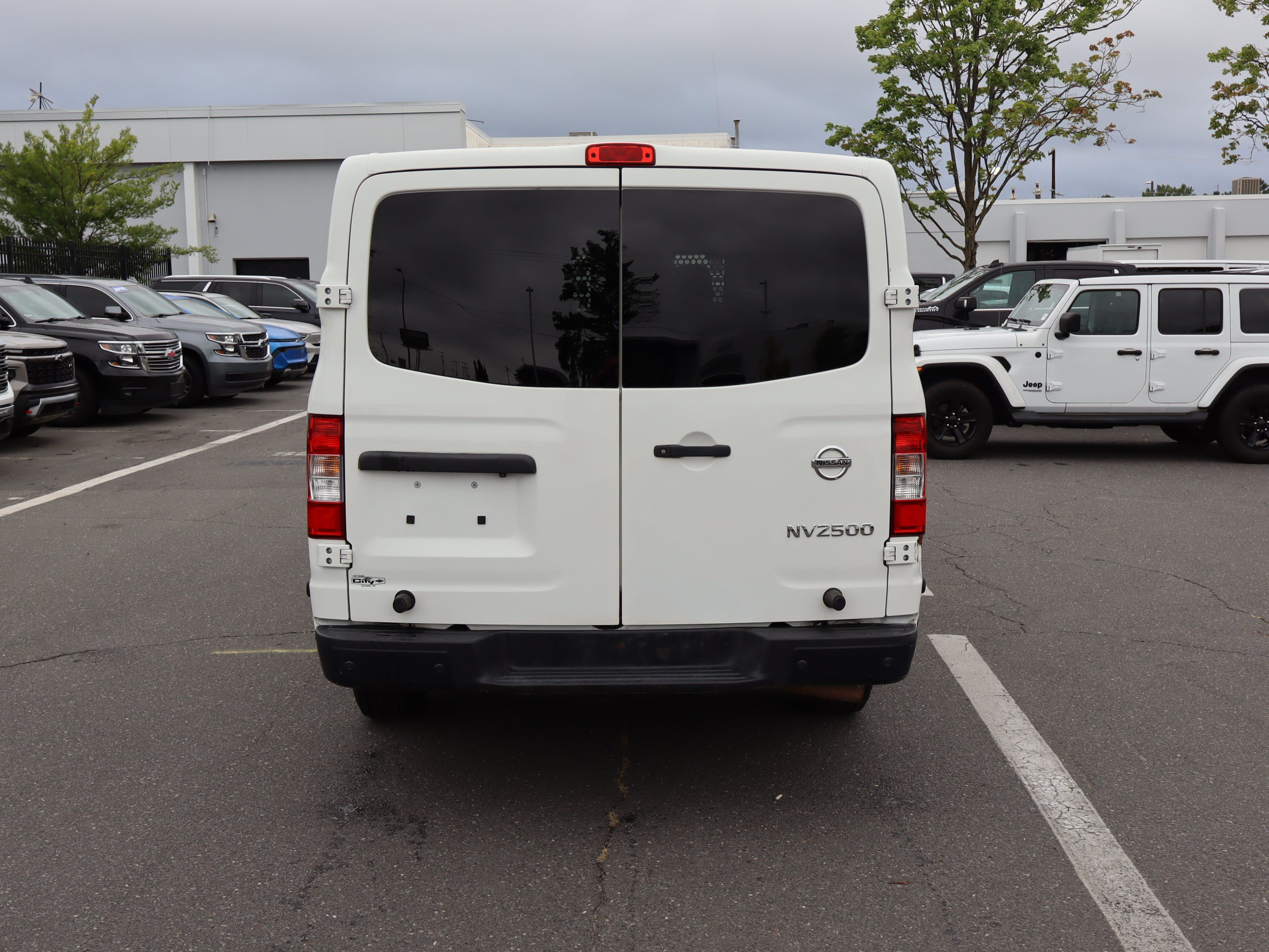 Used 2021 Nissan NV 2500 SV w/ Back Door Glass Package RWD image 10
