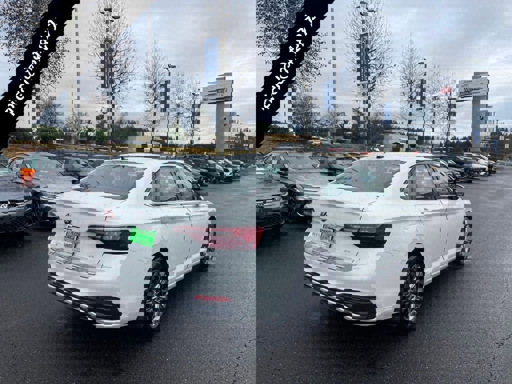 Certified 2023 Volkswagen Jetta SE w/ Panoramic Sunroof Package image 5