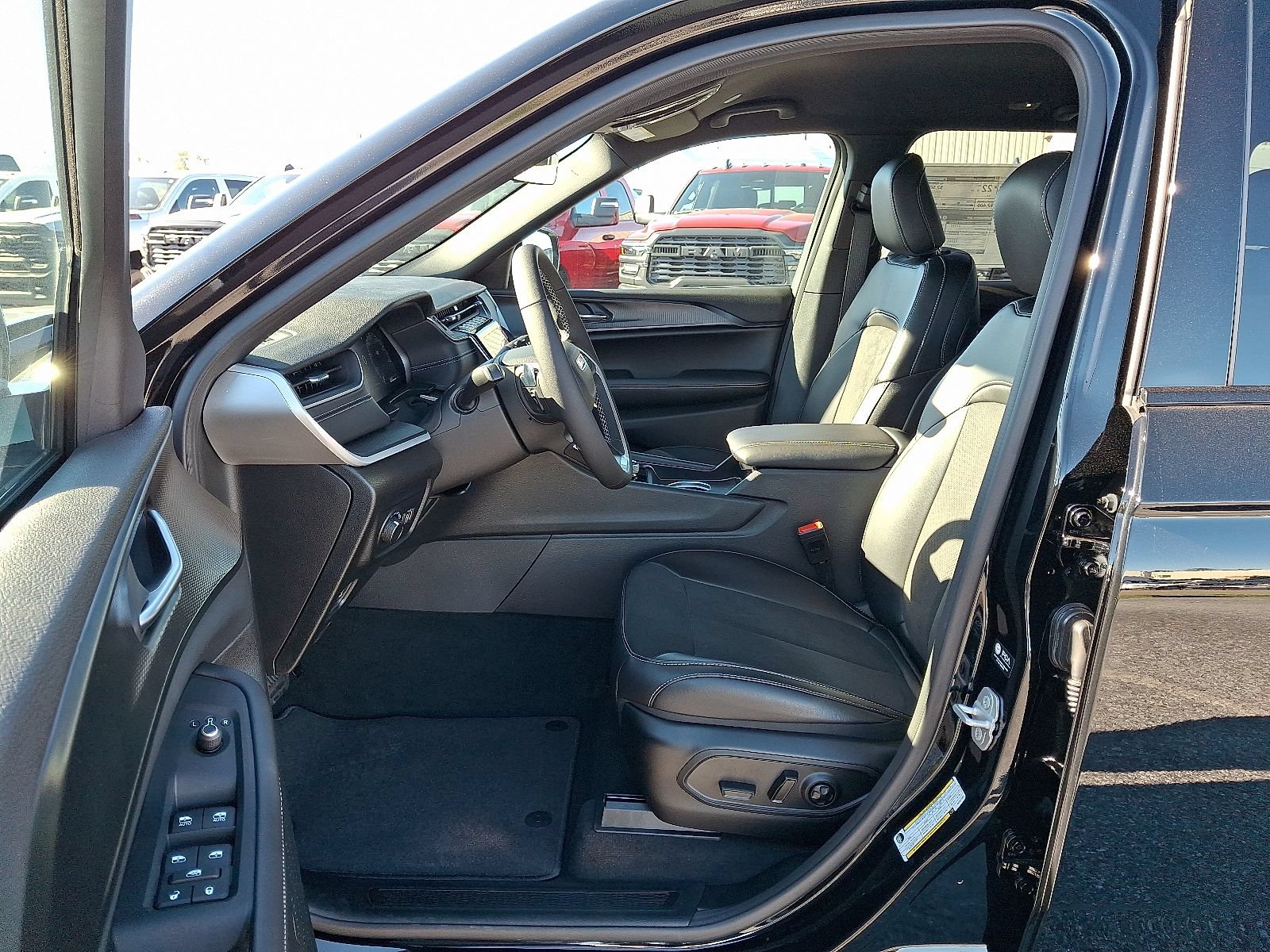 New 2025 Jeep Grand Cherokee Altitude AWD/4WD image 7