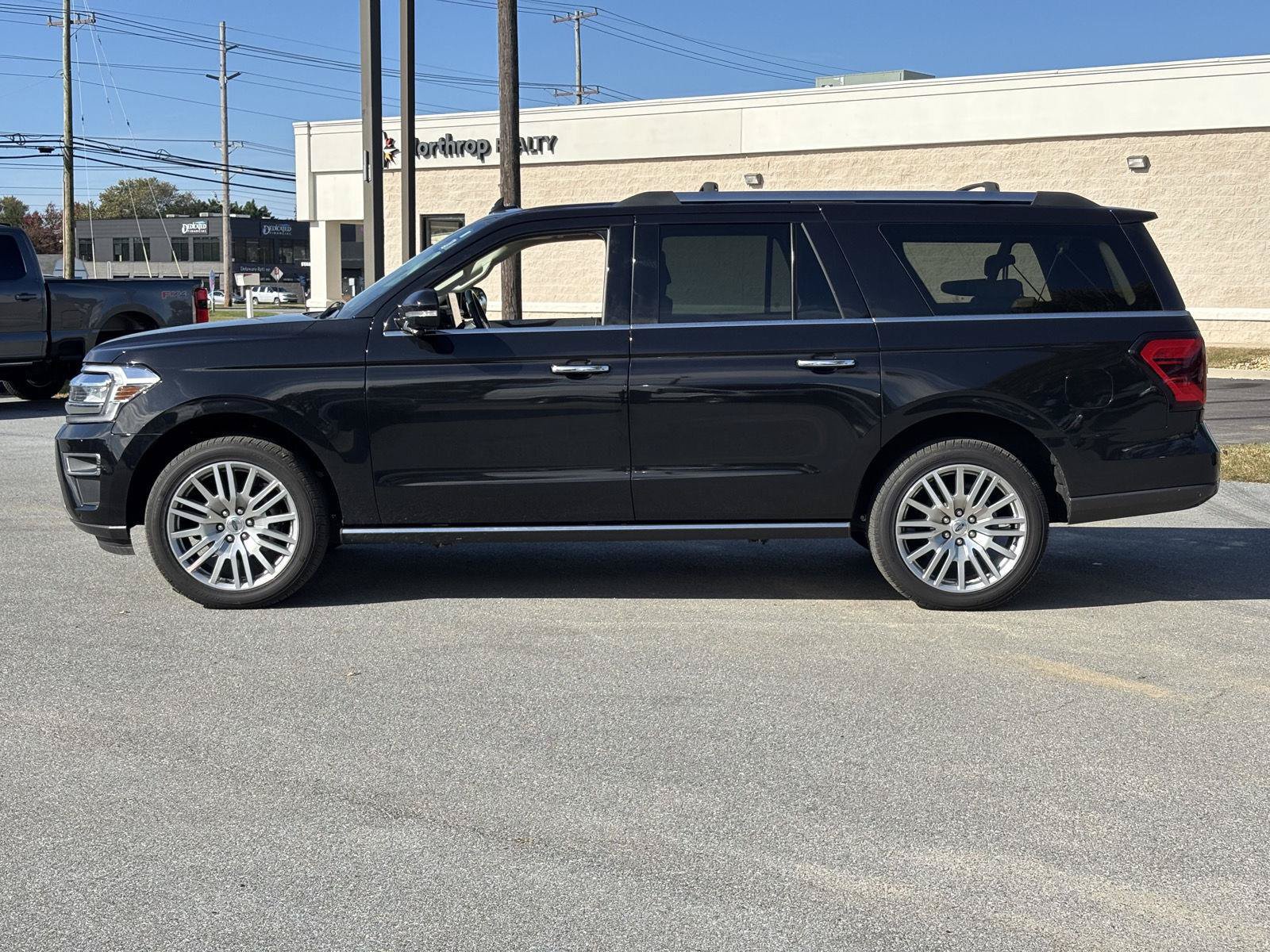 Used 2024 Ford Expedition Max Limited w/ Excursion Package AWD/4WD image 5