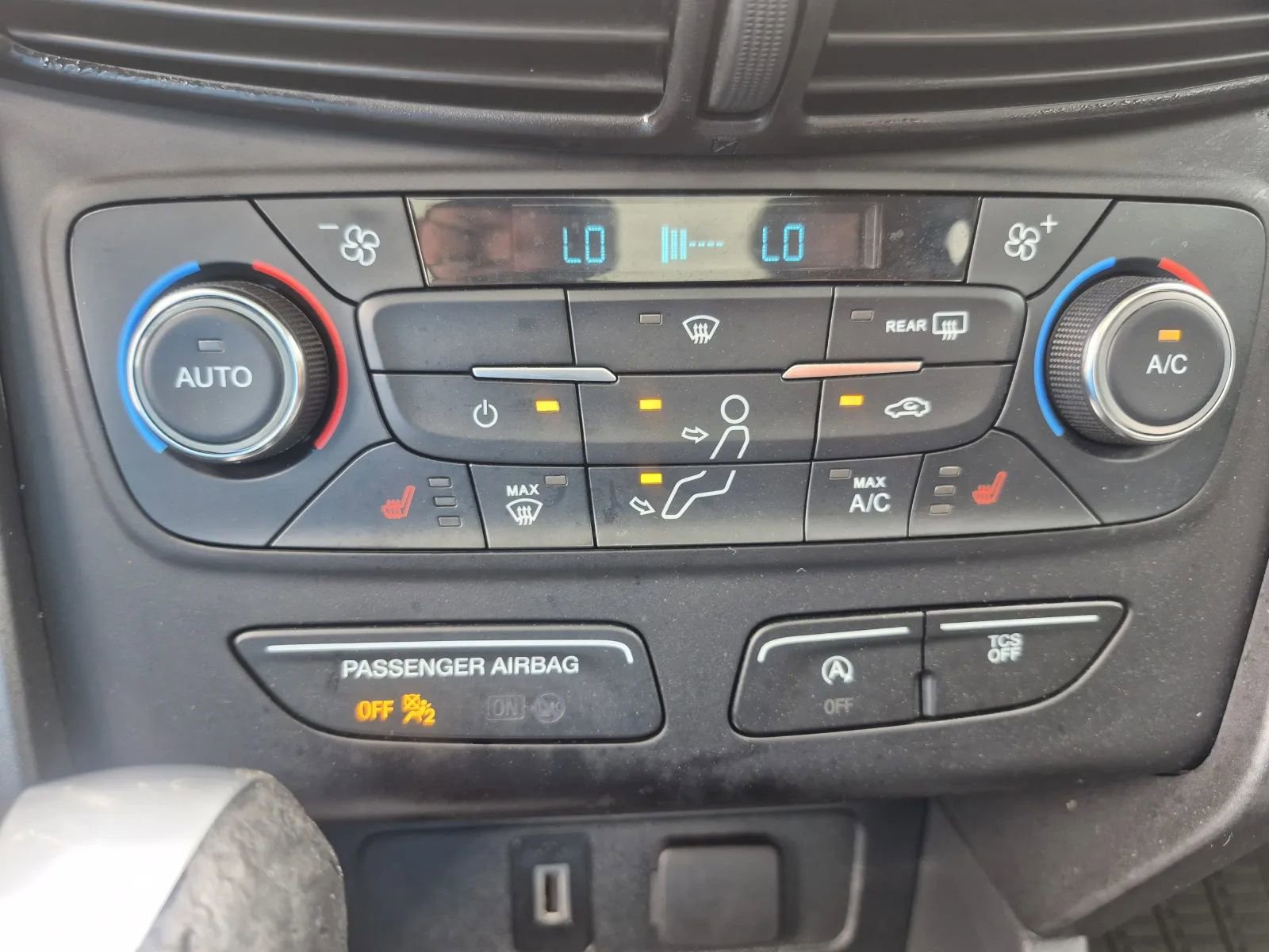 Used 2017 Ford Escape SE w/ SE Cold Weather Package FWD image 23