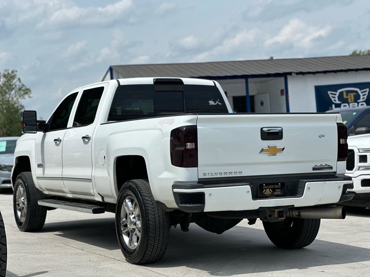 Used 2016 Chevrolet Silverado 2500 High Country w/ Duramax Plus Package AWD/4WD image 5