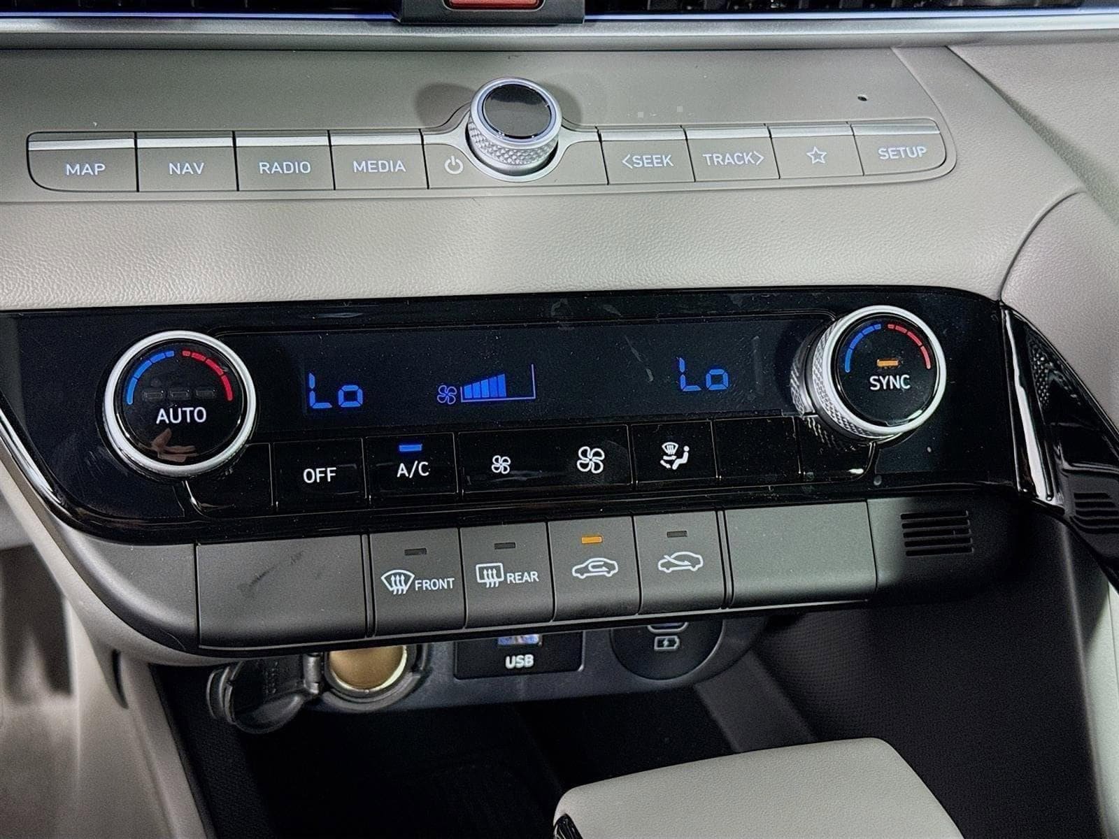 New 2025 Hyundai Elantra SEL w/ Cargo Package FWD image 17