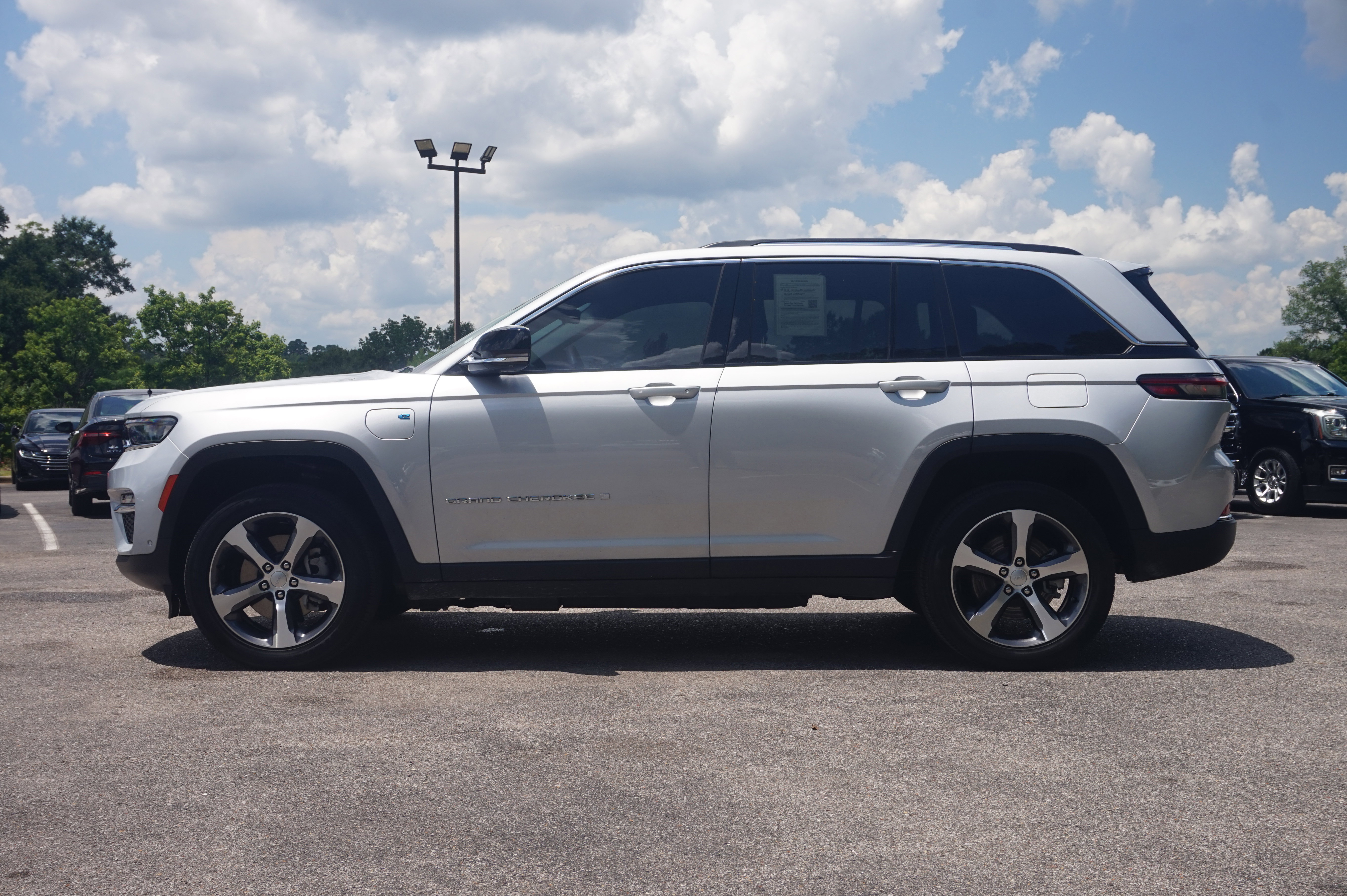 Used 2023 Jeep Grand Cherokee 4WD 4xe w/ Luxury Tech Group II image 6