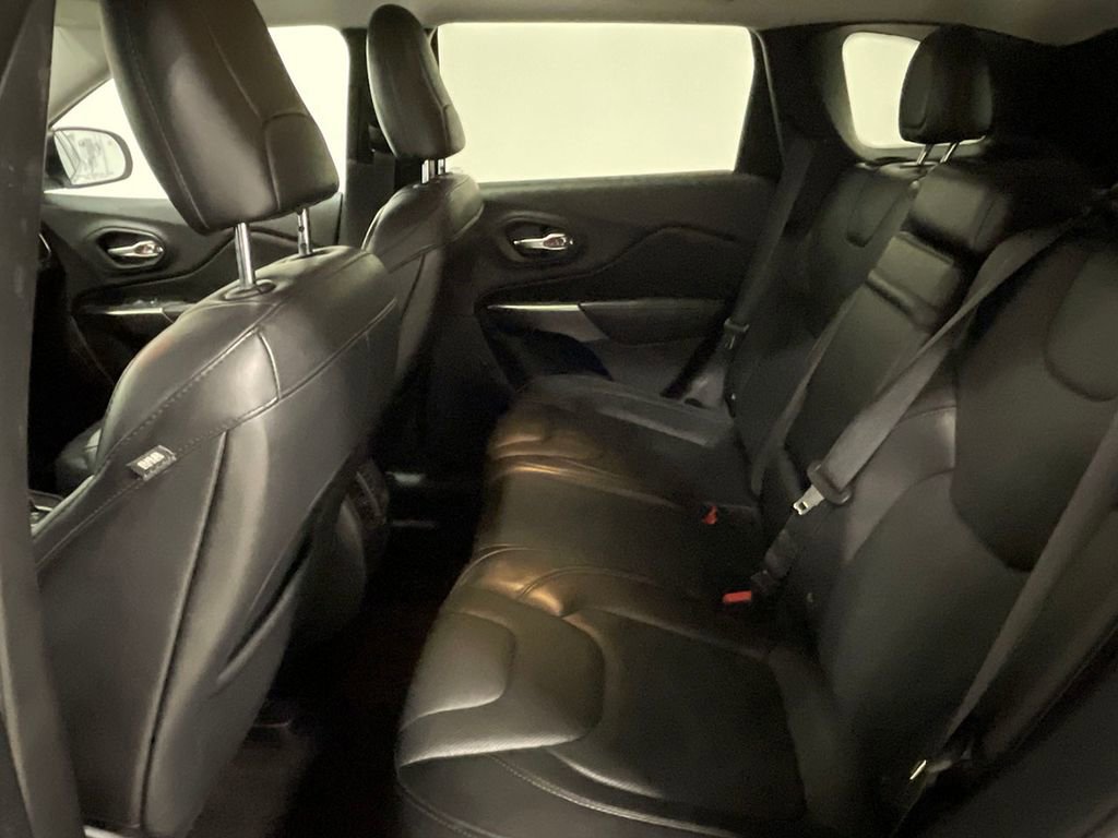 Used 2019 Jeep Cherokee Limited AWD/4WD image 18
