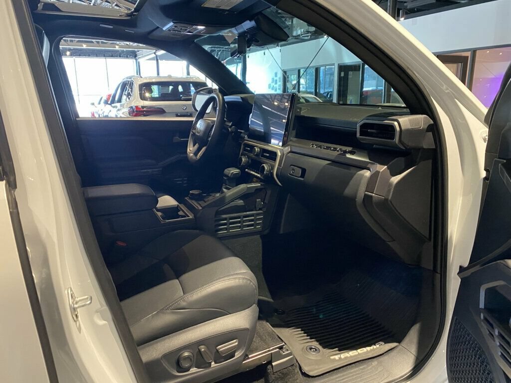 Used 2025 Toyota Tacoma TRD Sport w/ TRD Sport Premium Package AWD/4WD image 33