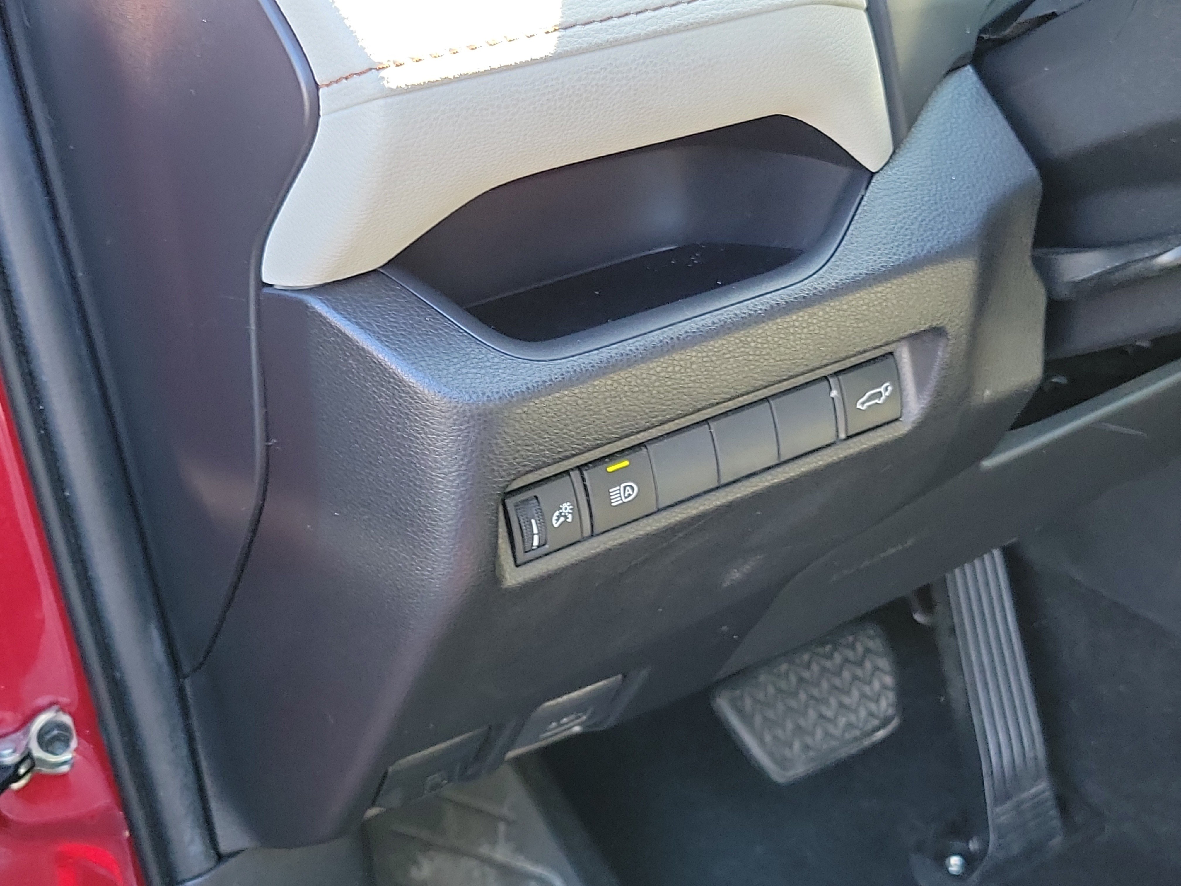 Certified 2019 Toyota RAV4 XLE Premium FWD image 21