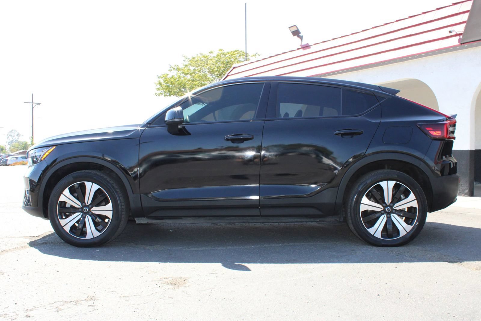 Used 2023 Volvo C40 P8 Recharge Plus w/ Protection Package Premier AWD/4WD image 39