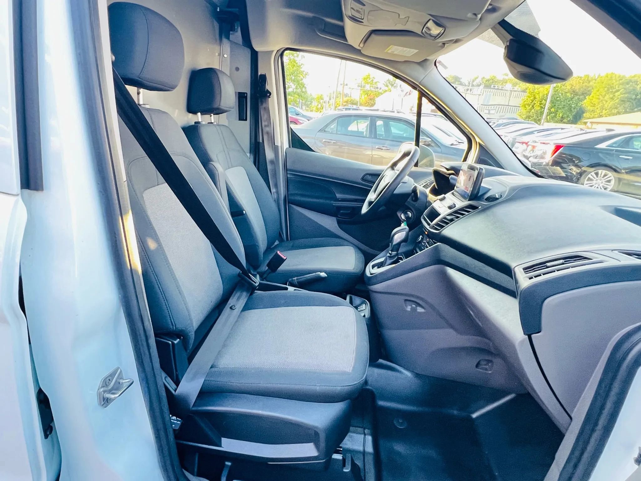 Used 2020 Ford Transit Connect XL image 7