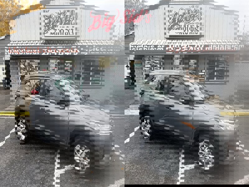 Used 2024 Nissan Kicks S image 1