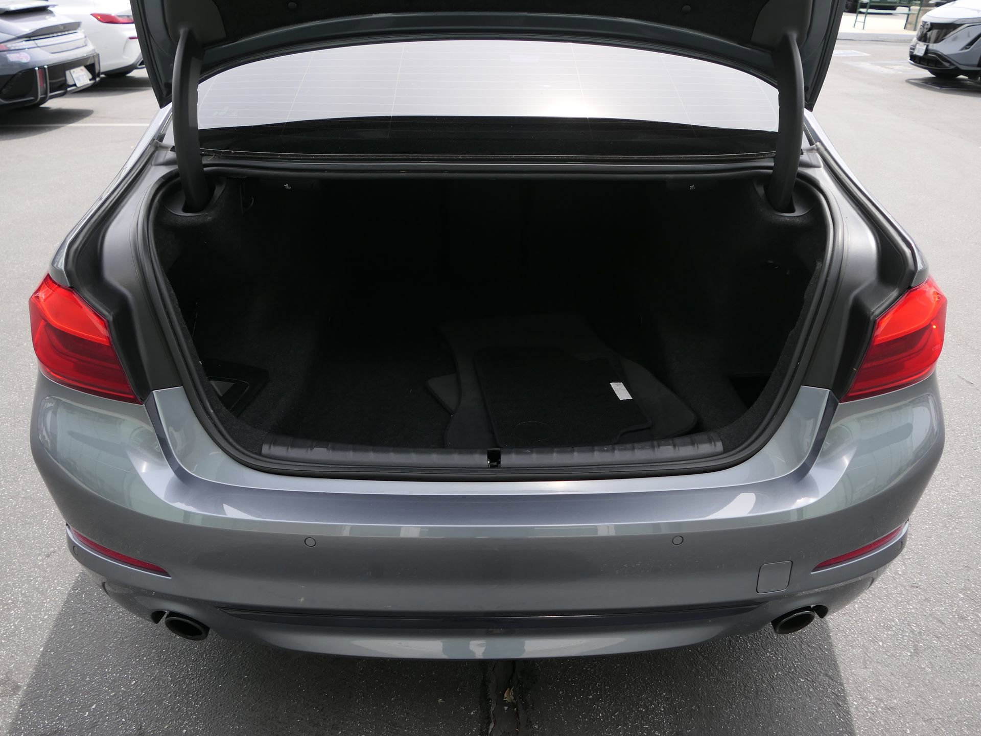 Used 2020 BMW 530i w/ Premium Package image 25