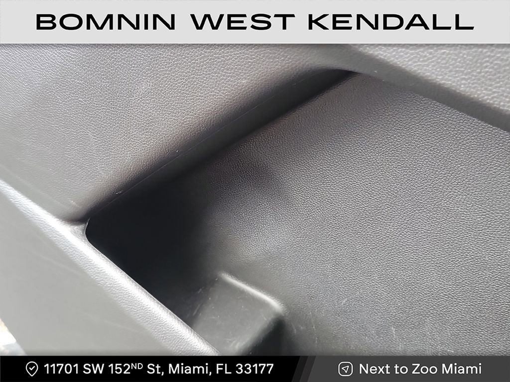 Used 2024 Chevrolet Traverse RS image 29