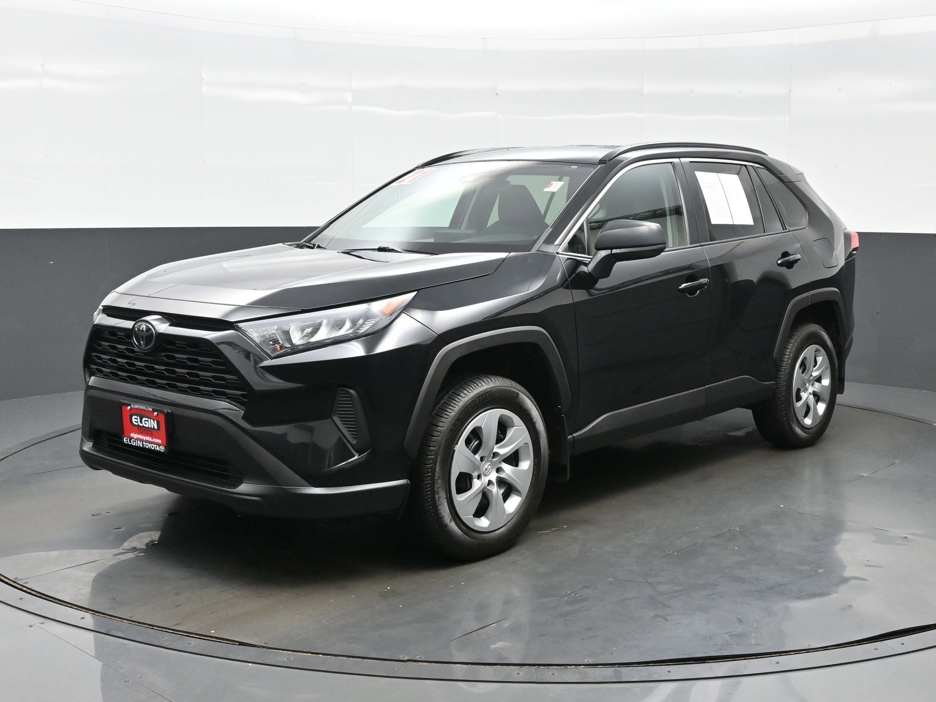 Used 2021 Toyota RAV4 LE AWD/4WD image 2